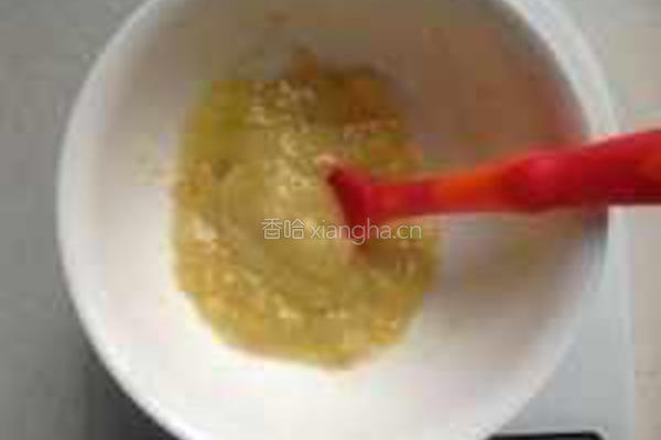 香蕉蛋奶羹的做法图解1
