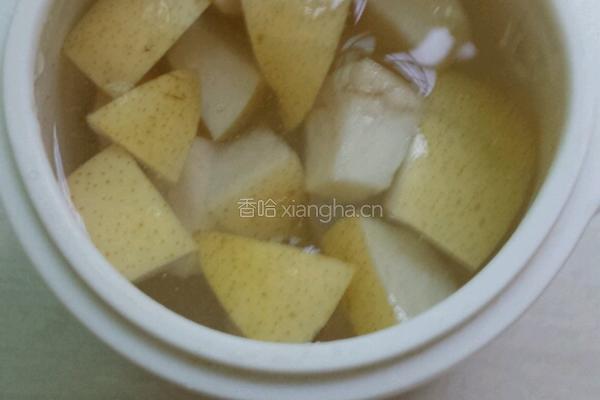 银耳雪梨红枣汤的做法图解3