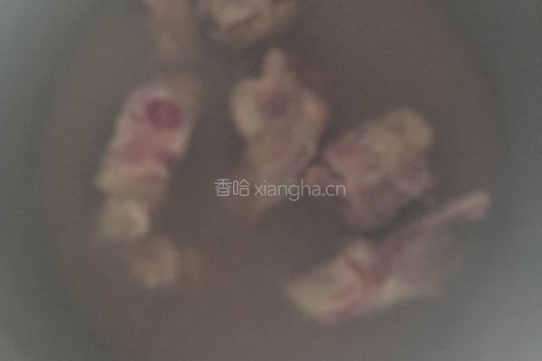 骨头莲藕汤的做法图解2