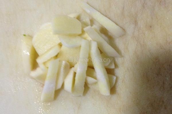 胡萝卜炒黄豆芽的做法图解5