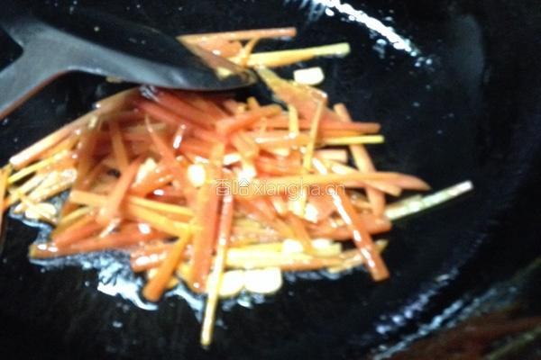 胡萝卜炒黄豆芽的做法图解7