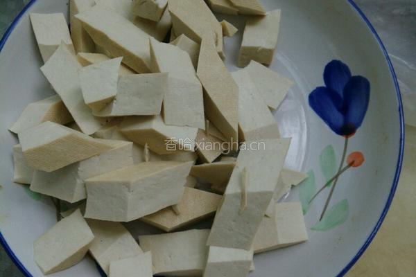 大葱炒豆腐加剩菜的做法图解1