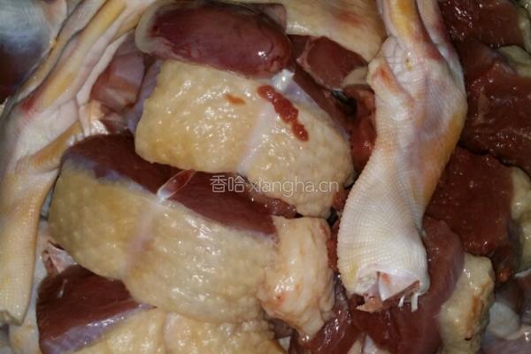 炆鸭煲的做法图解1