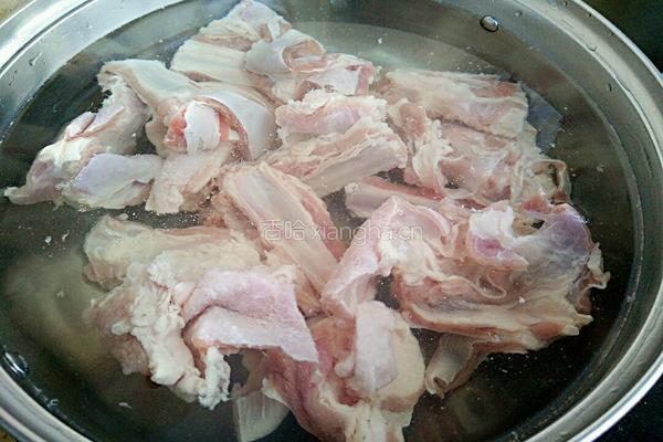白萝卜羊排汤的做法图解2