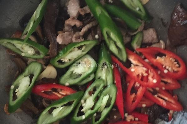 肉丝炒黑牛干菌的做法图解6