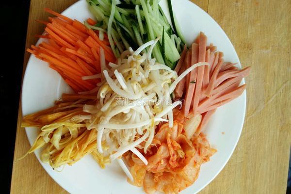 石锅拌饭的做法图解1