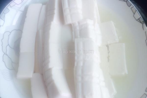 皮蛋豆腐的做法图解2