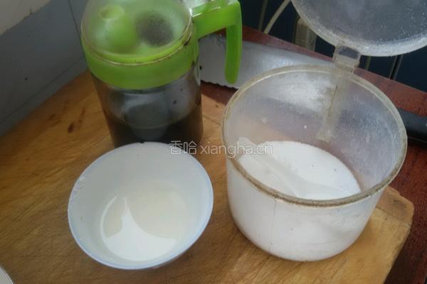 西红柿焖炸豆泡的做法图解2