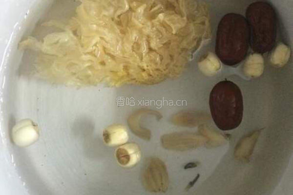 莲心去心火美颜汤的做法图解2