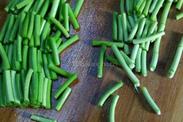 蒜苔炒肉丝的做法图解2
