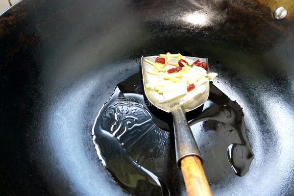 荷兰豆炒腊肉的做法图解4