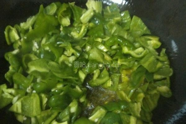 青椒炒肉的做法图解5