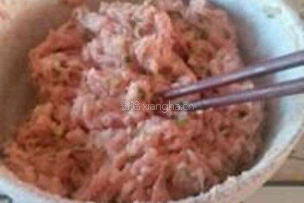 水煮猪肉丸的做法图解1