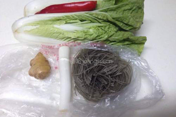 芽白炒粉丝的做法图解1