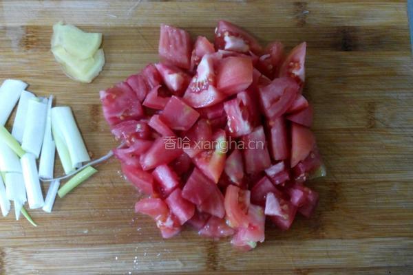 时蔬炖鸭腿的做法图解1