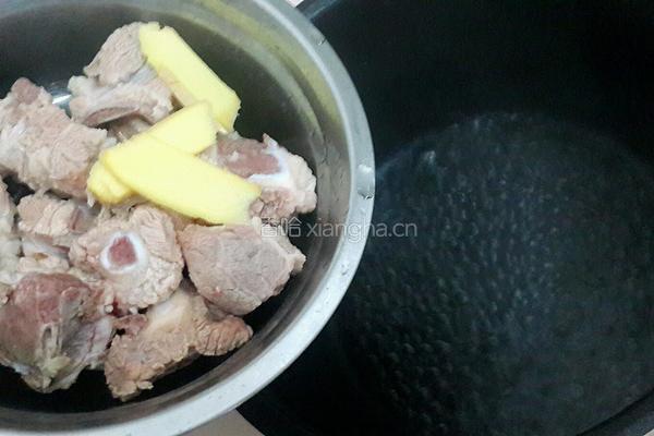薯仔莲子猪排骨的做法图解4