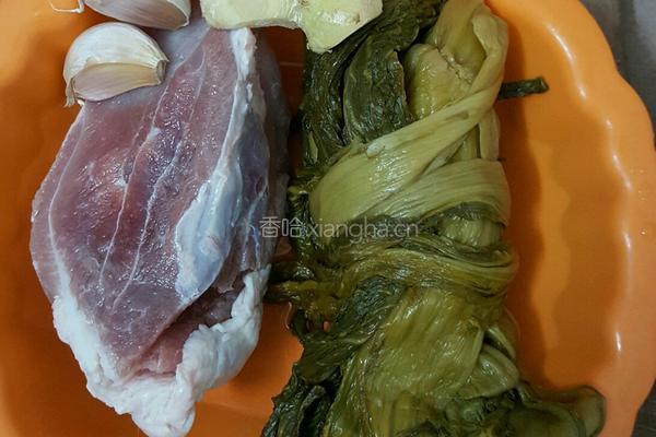 酸菜肉丝的做法图解1