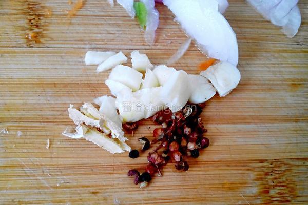 三色炒肉的做法图解2