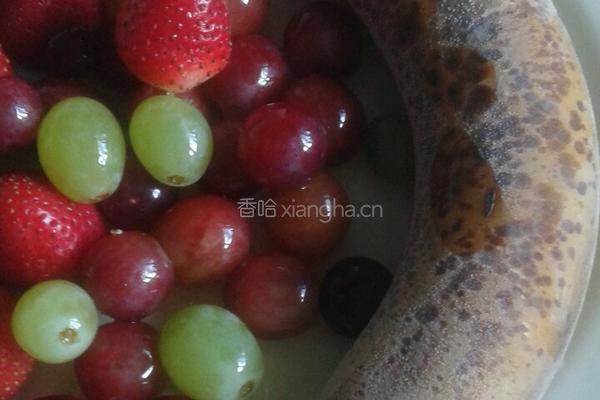 杂果奶昔的做法图解1