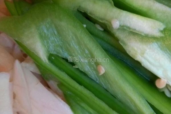 箥箩炒鸡肉青椒的做法图解3