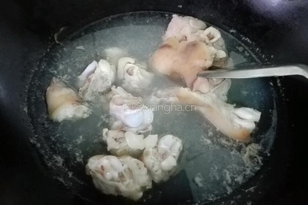 黄豆焖猪蹄的做法图解1