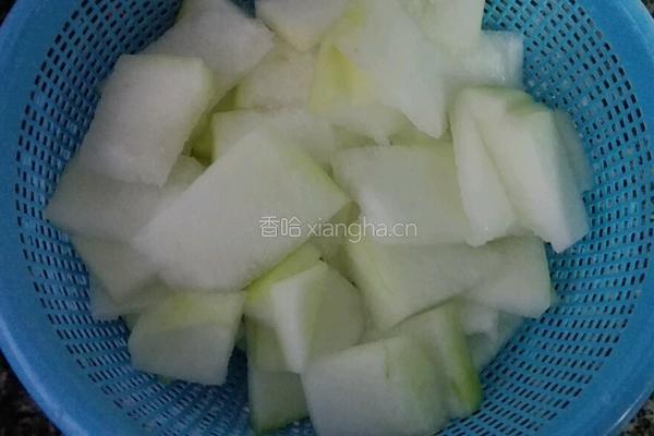 冬瓜海带瘦肉汤的做法图解1