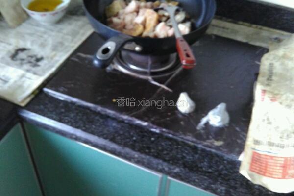 咸鱼烧五花的做法图解3