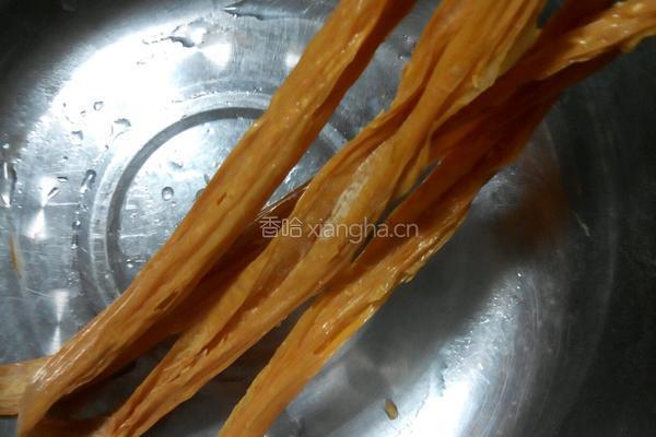凉拌腐竹芹菜花生米丁的做法图解2
