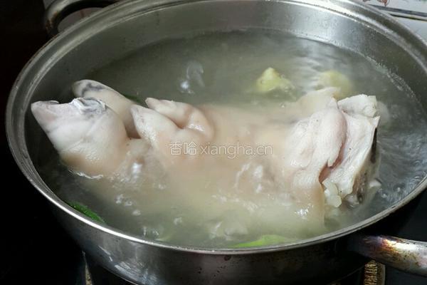 鹵水豬腳。的做法图解2