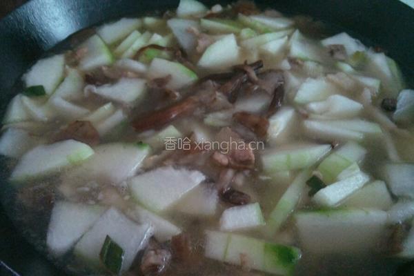 东北蘑菇冬瓜肉汤的做法图解6