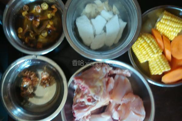 山药炖鸡汤的做法图解1