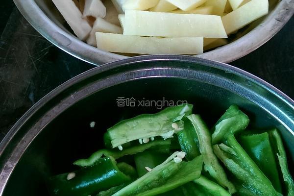 老干妈炒排骨的做法图解1