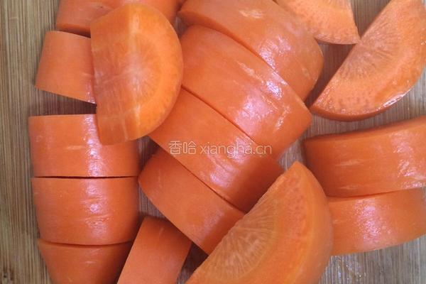 羊骨胡萝卜汤的做法图解4