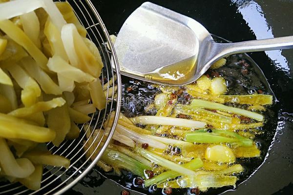 双椒榨菜丝的做法图解7