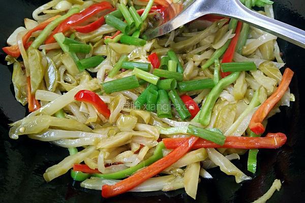 双椒榨菜丝的做法图解9