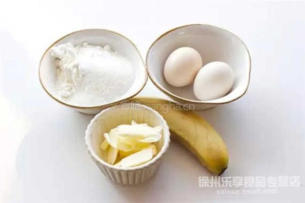 香蕉松饼的做法图解1