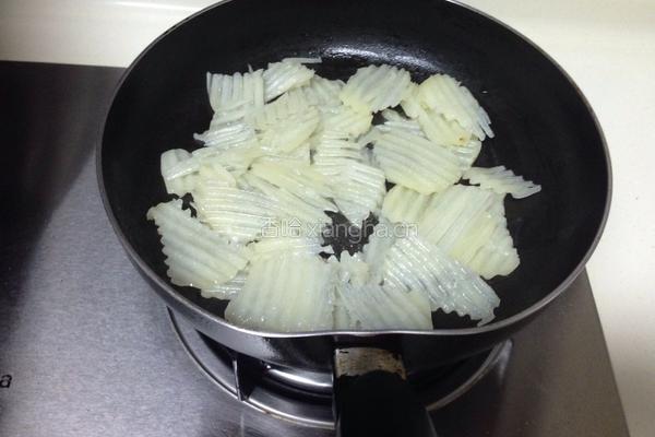 香肠煎土豆的做法图解4