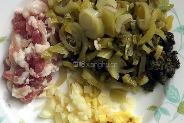 竹笋酸菜炒肉丝的做法图解3