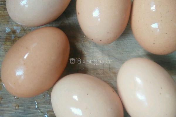 电饭锅煮鸡蛋的做法图解1