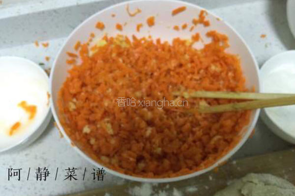 胡萝卜鸡蛋饺的做法图解2