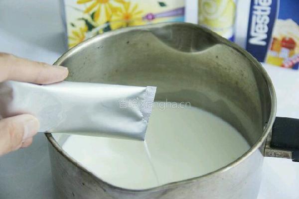双色布丁的做法图解3