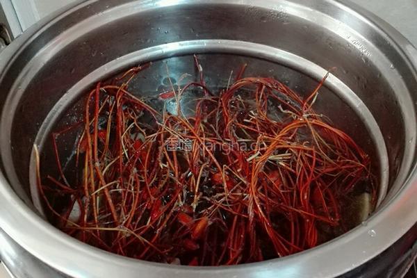 鸡骨草炖猪心汤的做法图解5