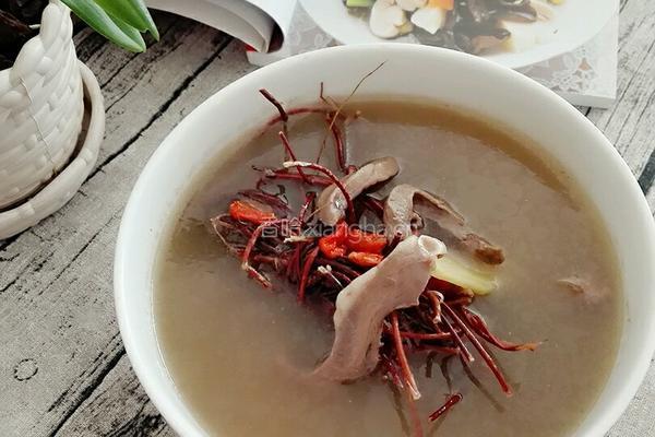 鸡骨草炖猪心汤的做法图解6