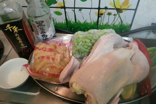 萧山萝卜干毛豆炒仔鸡的做法图解1