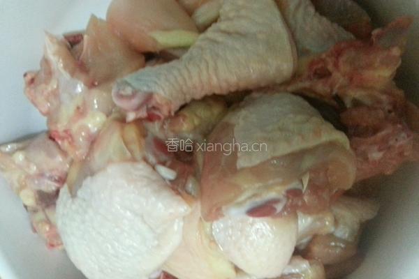 萧山萝卜干毛豆炒仔鸡的做法图解2