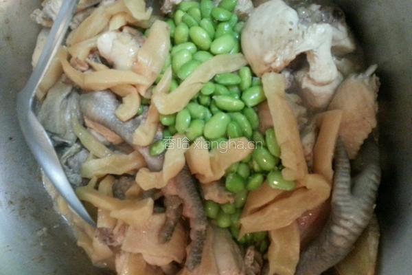 萧山萝卜干毛豆炒仔鸡的做法图解4