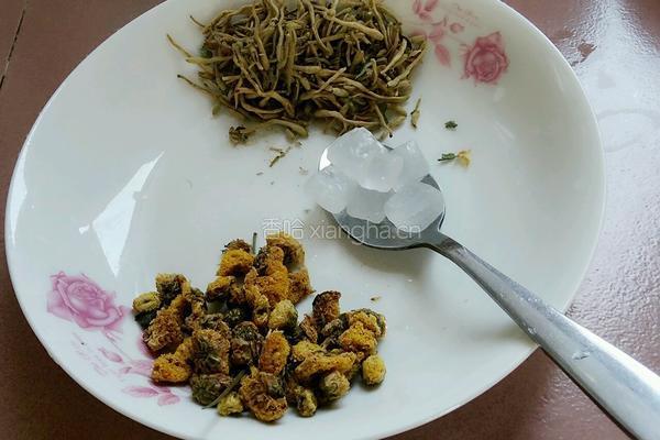 金银花菊花茶的做法图解1