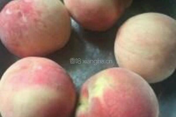糖水桃子的做法图解1
