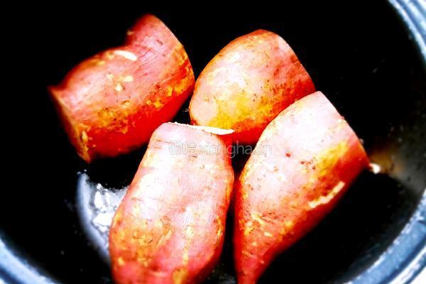 电饭煲烤地瓜的做法图解2