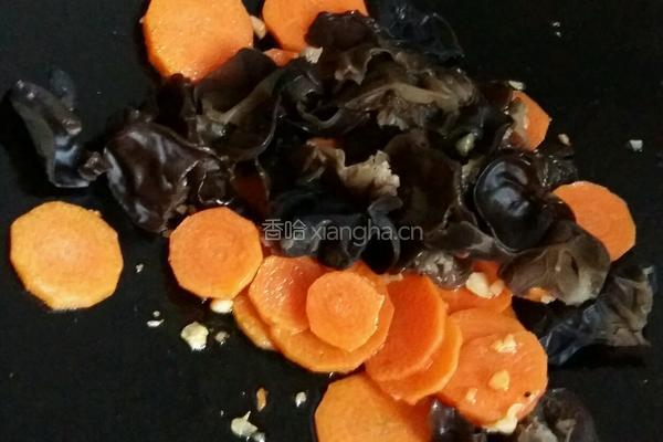 蒜蓉西兰花胡萝卜炒黑木耳的做法图解12